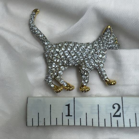 Swarovski Signed Pave Austrian Crystal Cat Brooch with Emerald Green Eye - Picture 5 of 7